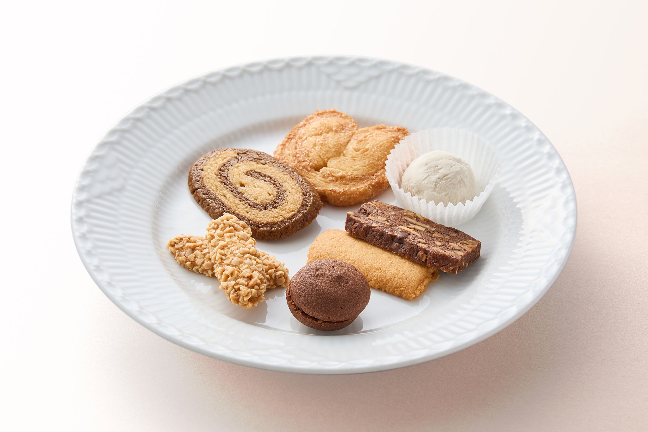 クッキー☆2000様【単】本塩沢紬 未使用品81602 ≪東京駅限定≫ 和と洋が出会う新しいクッキー缶「あずき沙風練